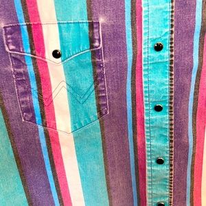 🟣🐬🏳️‍⚧️ VINTAGE 1990’s WRANGLER PEARL SNAP BUTTON UP SHIRT 🏳️‍⚧️🐬🟣